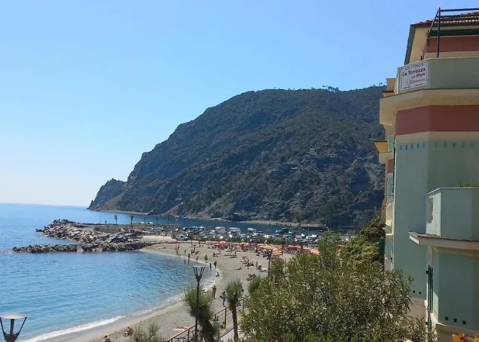 Гостевой дом La Terrazza Sul Mare Монтероссо-аль-Маре