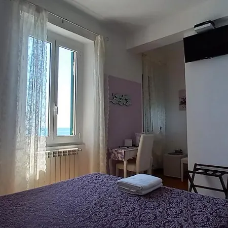 Konukevi La Terrazza Sul Mare 3*