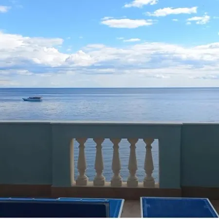 Konukevi La Terrazza Sul Mare 3*