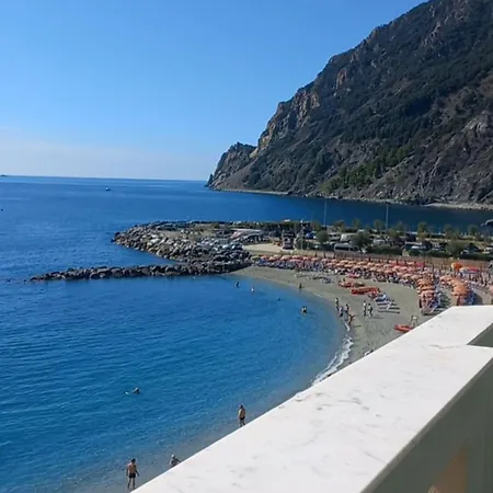 Konukevi La Terrazza Sul Mare 3*