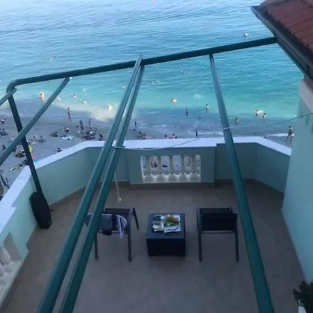 Konukevi La Terrazza Sul Mare